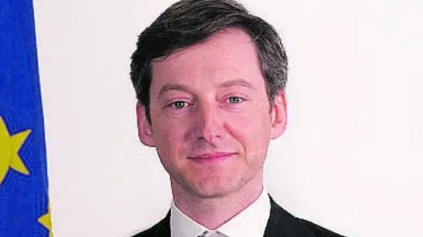 Governante milionário com apoio para pagar a renda