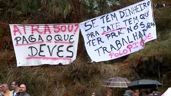 Trabalhadores despedidos com salários em atraso enfrentam dificuldades e há quem confesse já ter passado fome