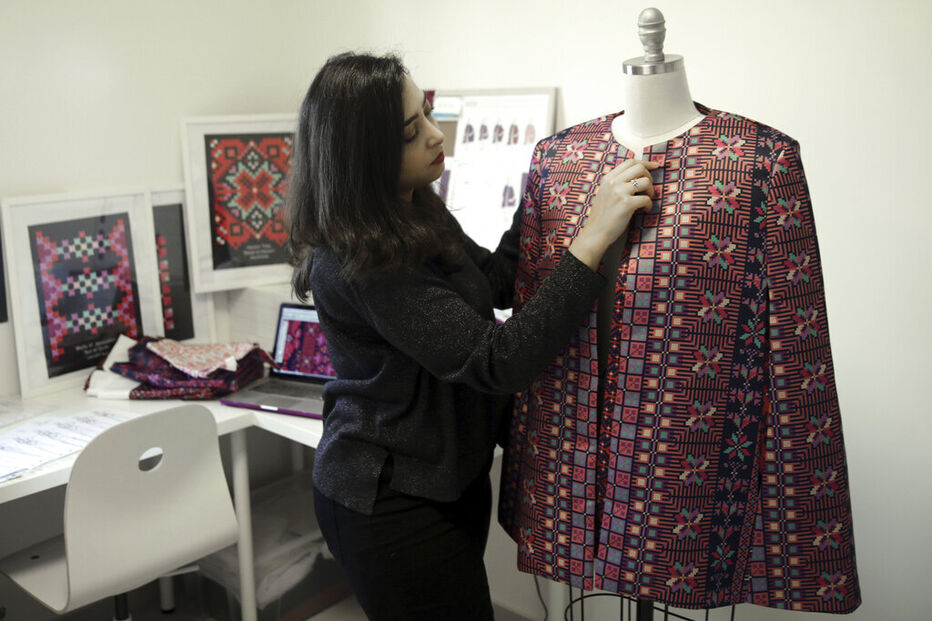 Rita Alsalaq ensina bordado palestiniano 