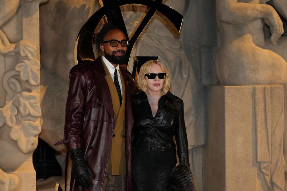 Madonna marca presença na Semana da Moda em Paris