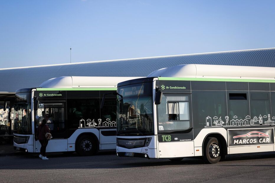 Jovem esfaqueado em autocarro no Barreiro; motorista tranca agressores e alerta a PSP