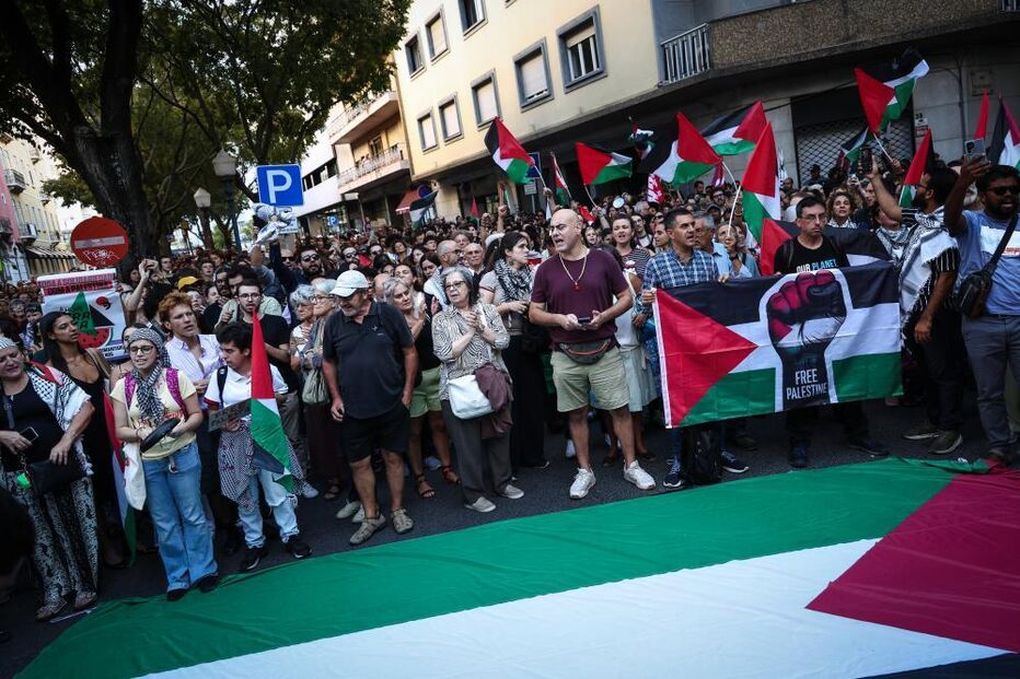 Protesto em Lisboa contra ataque à Flotilha em frente à embaixada israelita