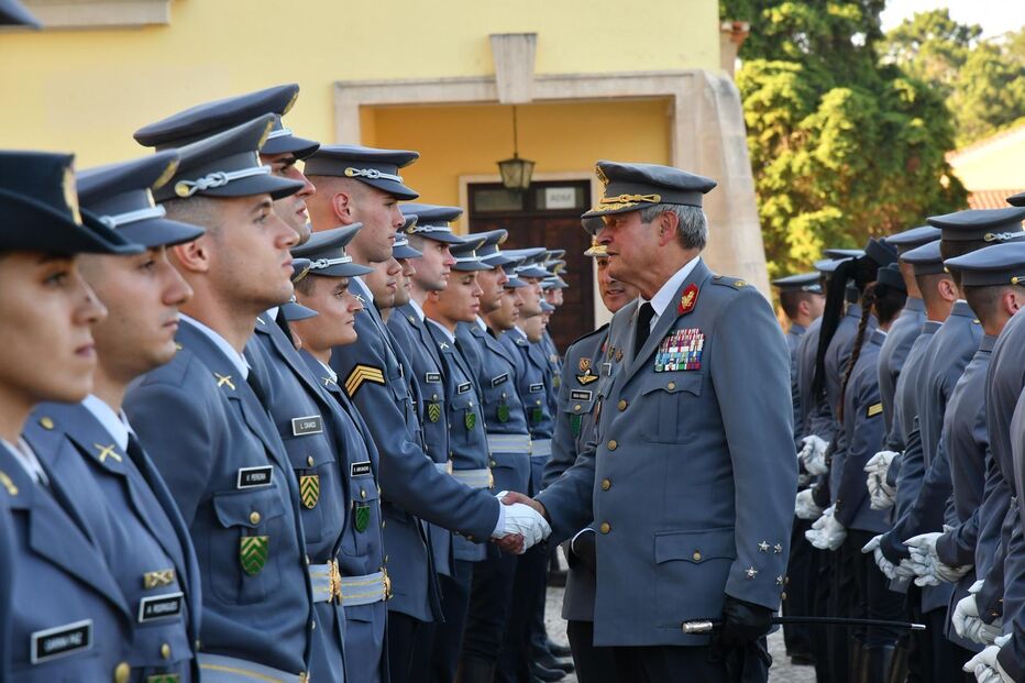 Chefe do Exército discursa para novos sargentos nas Caldas da Rainha