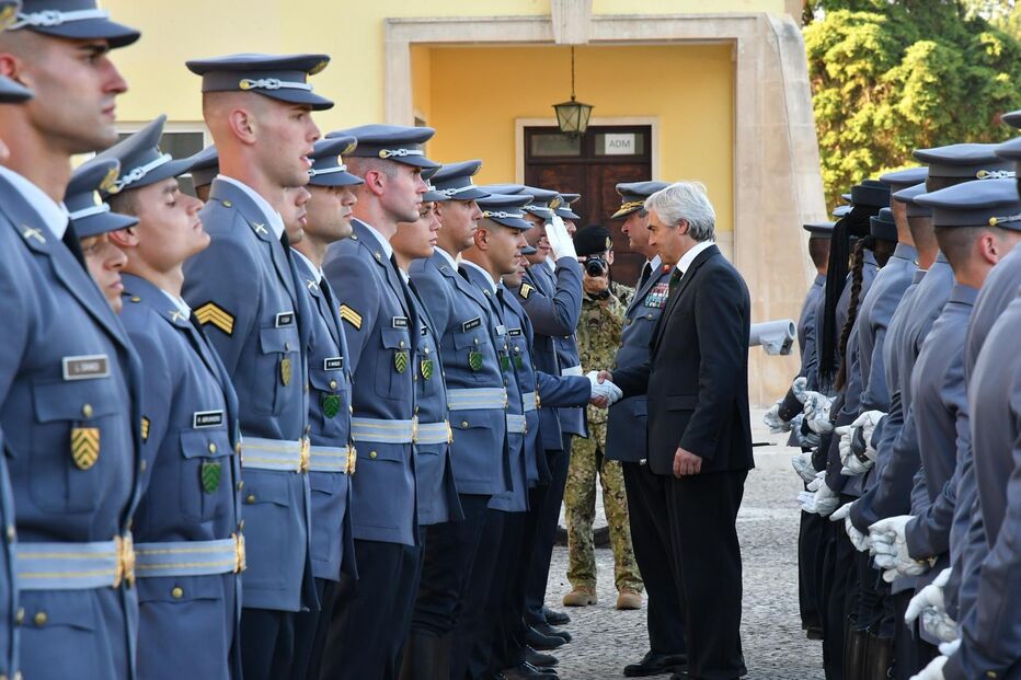 Novos sargentos do Exército alertados para formação contínua por general nas Caldas da Rainha