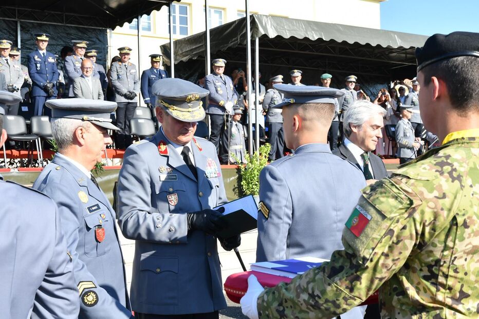 Cerimónia na Escola de Sargentos do Exército com o ministro Nuno Melo