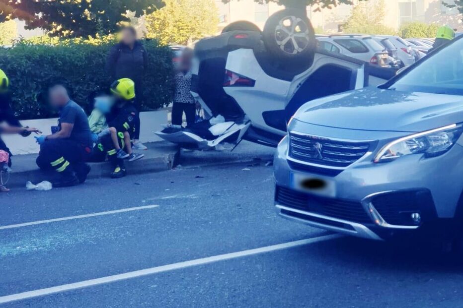 Capotamento após colisão em Santarém