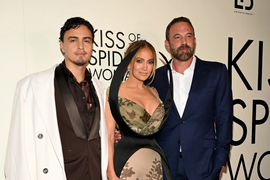 Jennifer Lopez, Ben Affleck e elenco na estreia de 'O Beijo da Mulher Aranha' em Nova Iorque