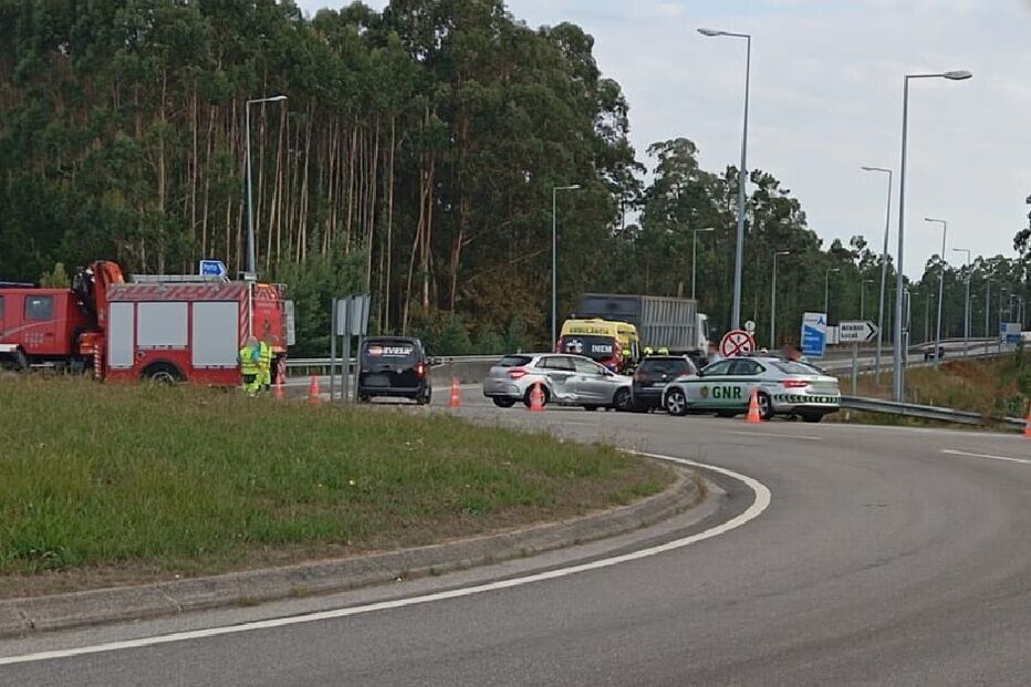 Um ferido após colisão entre dois carros em Ovar