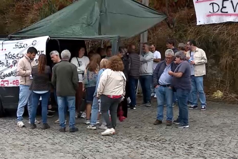 Mais de 300 trabalhadores vivem em dificuldades após serem despedidos e há quem confesse que já passou fome