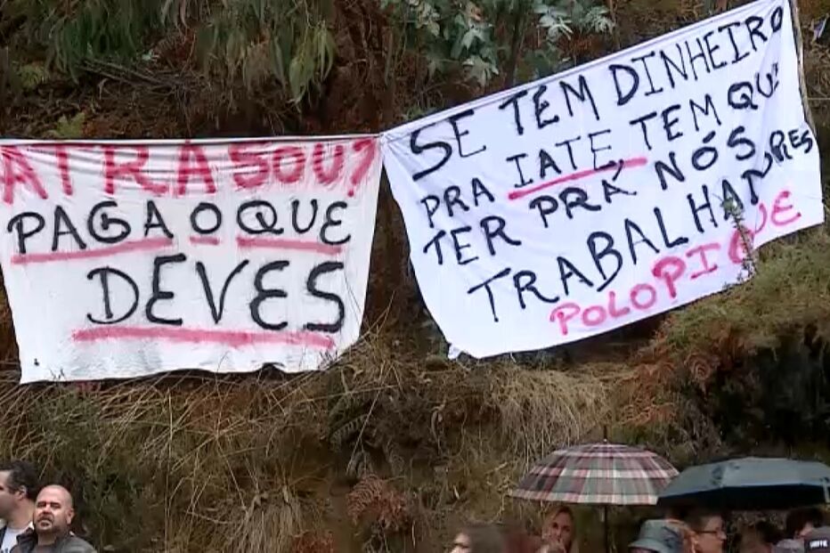 Trabalhadores despedidos com salários em atraso enfrentam dificuldades e há quem confesse já ter passado fome