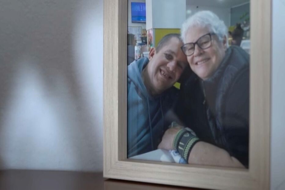 Mãe cuidadora denuncia falta de apoios para filho com deficiência