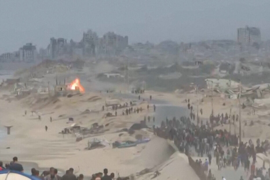 Explosões continuam em Gaza após Israel e Hamas concordarem com parte do plano de paz  