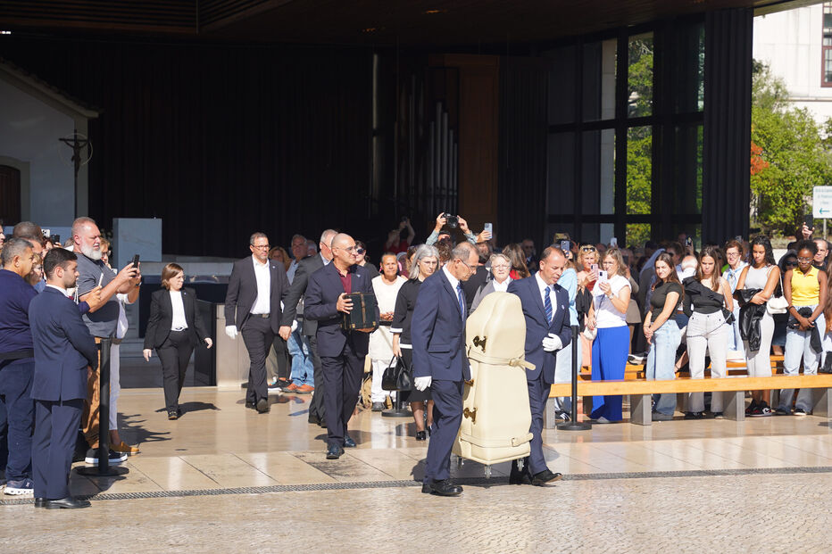Imagem da Nossa Senhora de Fátima em peregrinação a Roma, a pedido do Papa.
