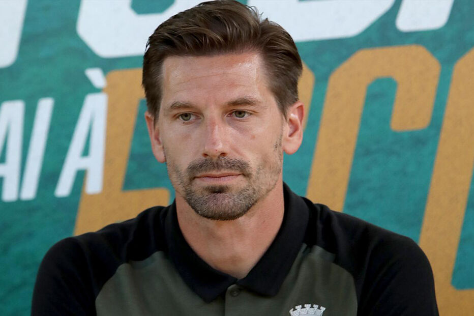 Adrien Silva fica fora dos planos do Estoril