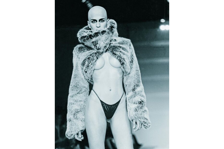 Sofia Aparício, manequim e ativista, em missão humanitária a Gaza