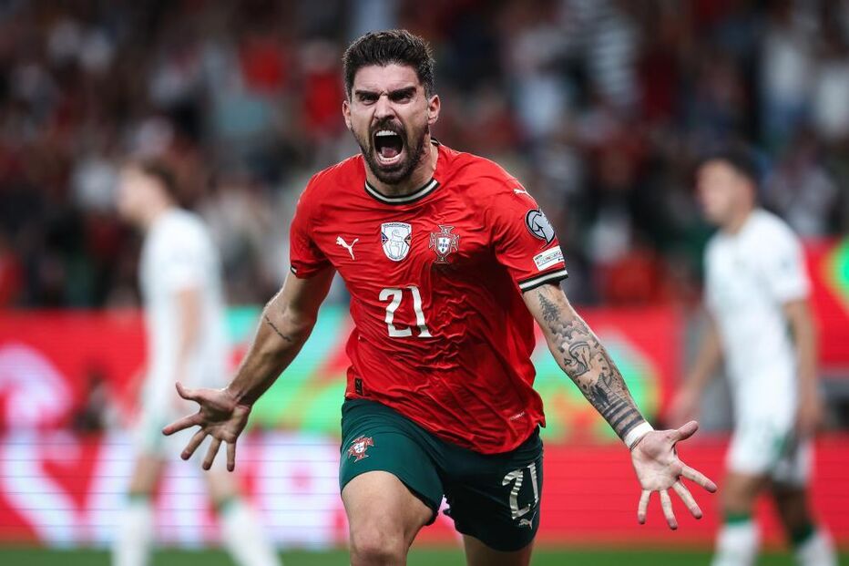 Rúben Neves festeja golo que deu vitória a Portugal
