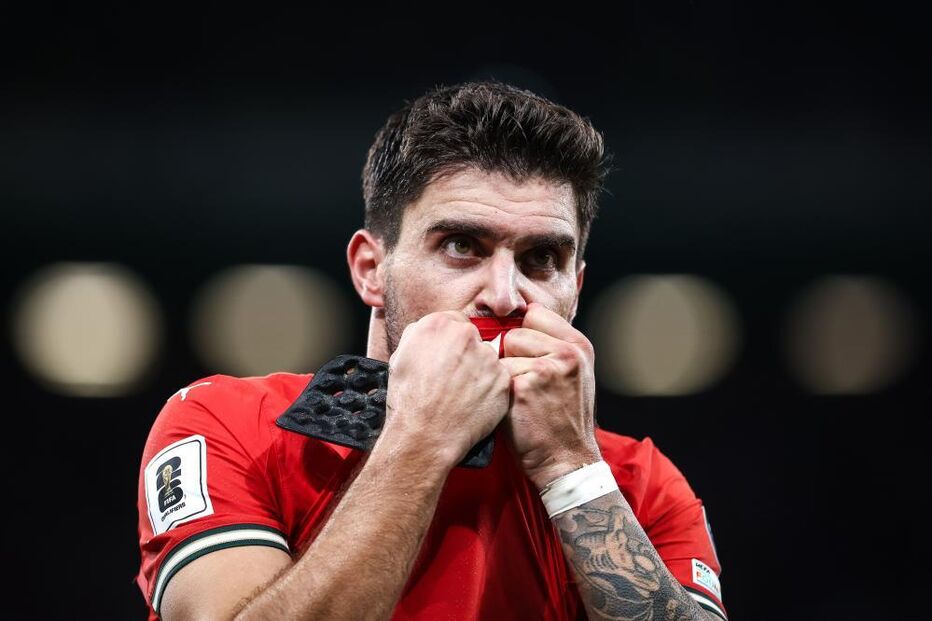 Rúben Neves beija o número 21