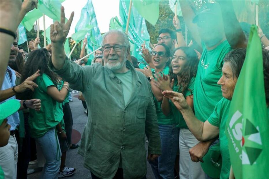 Isaltino Morais sob protestos após queixa do PS