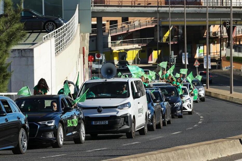 Queixa do PS sobre transporte de eleitores em carro de campanha de Isaltino Morais