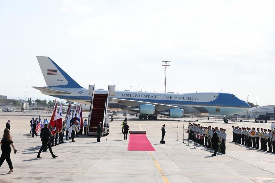 Donald Trump recebido por Benjamin Netanyahu à chegada a Israel
