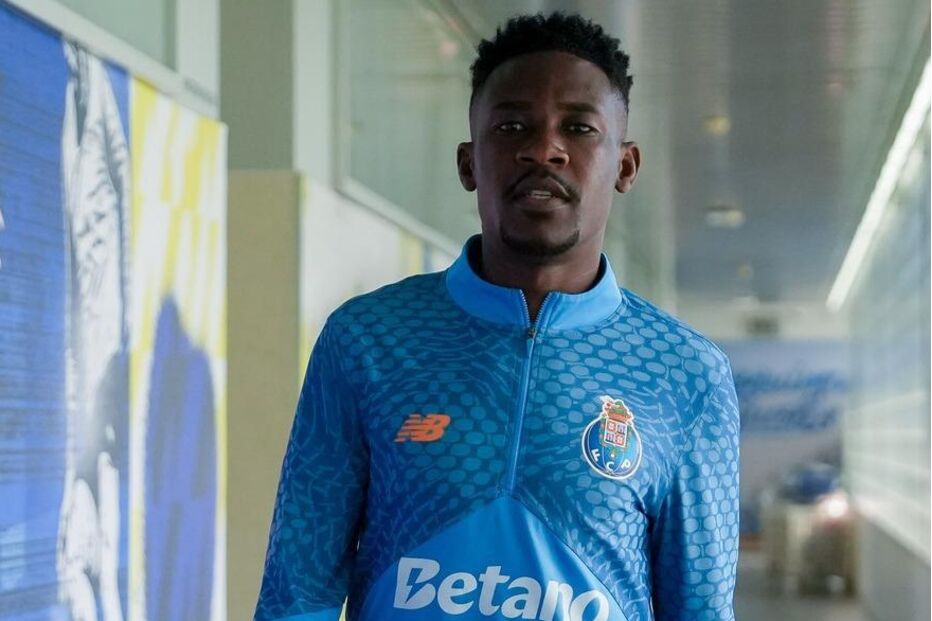Zaidu, jogador do FC Porto, escapa após emergência em voo da seleção nigeriana