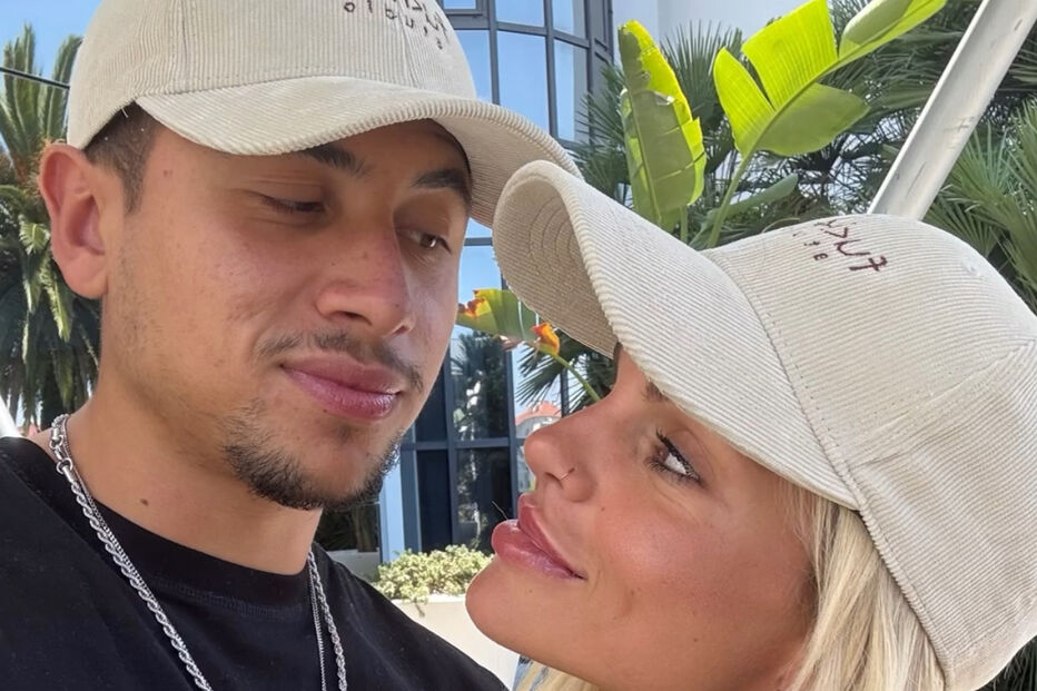 Fanny Rodrigues e o cantor Detchi.jpg