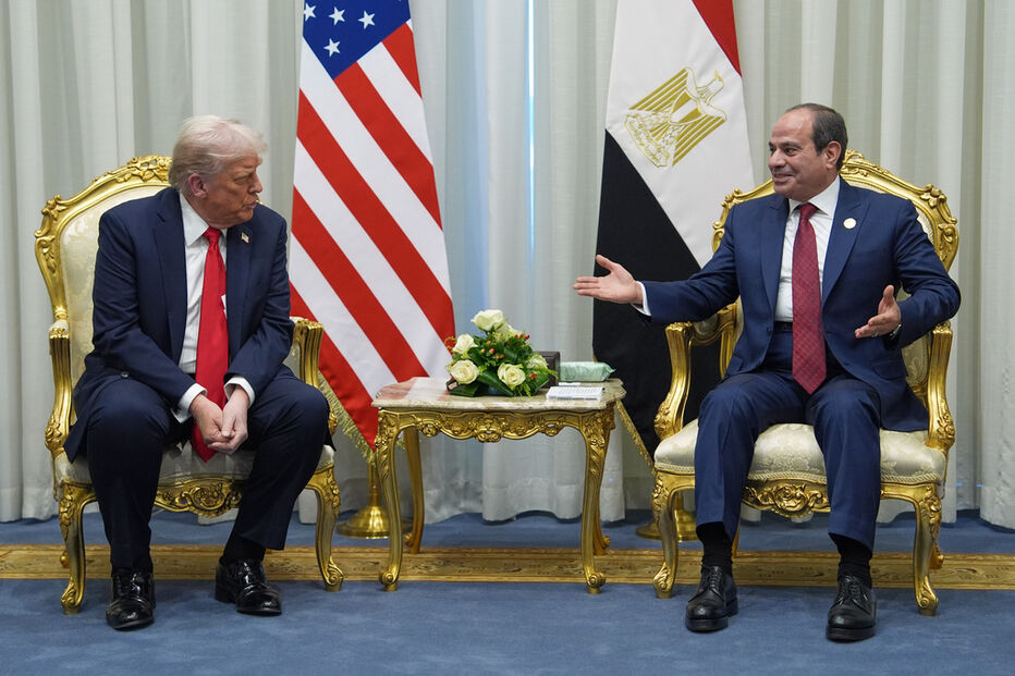 Trump discute futuro de Gaza no Egito com líderes mundiais para paz no Médio Oriente