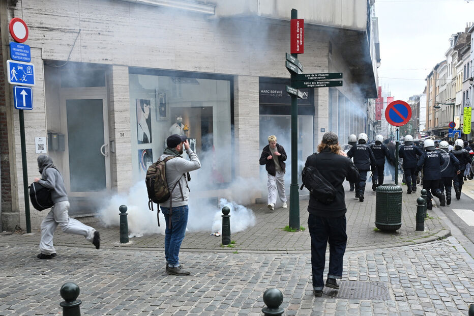 Bruxelas: Protesto contra austeridade leva a confrontos e uso de gás lacrimogéneo
