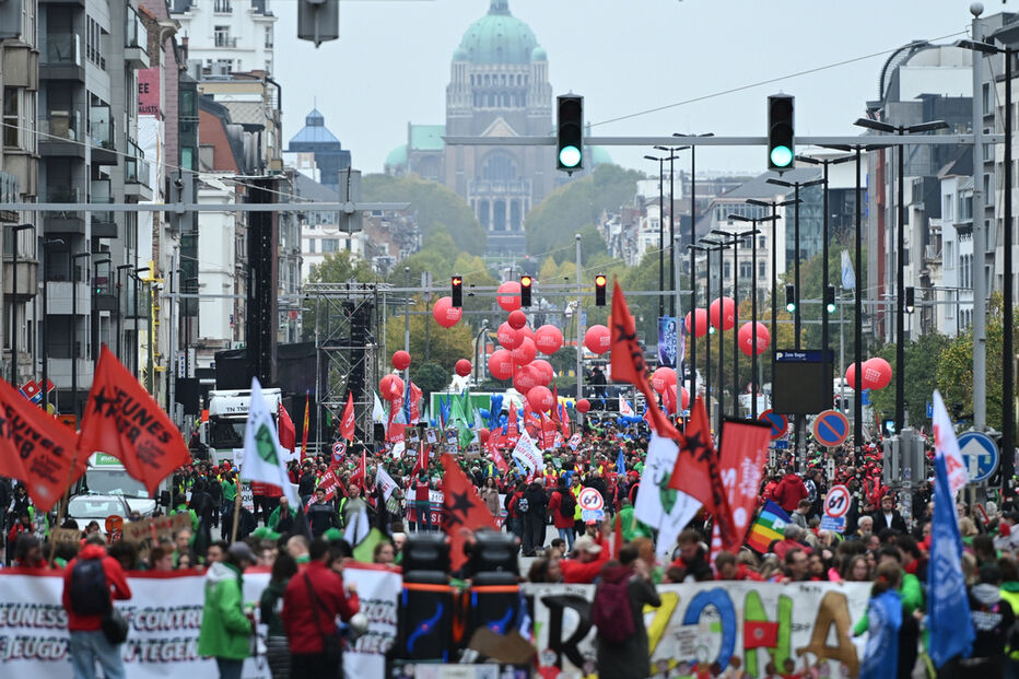 Bruxelas: Manifestação contra medidas de austeridade do governo De Wever