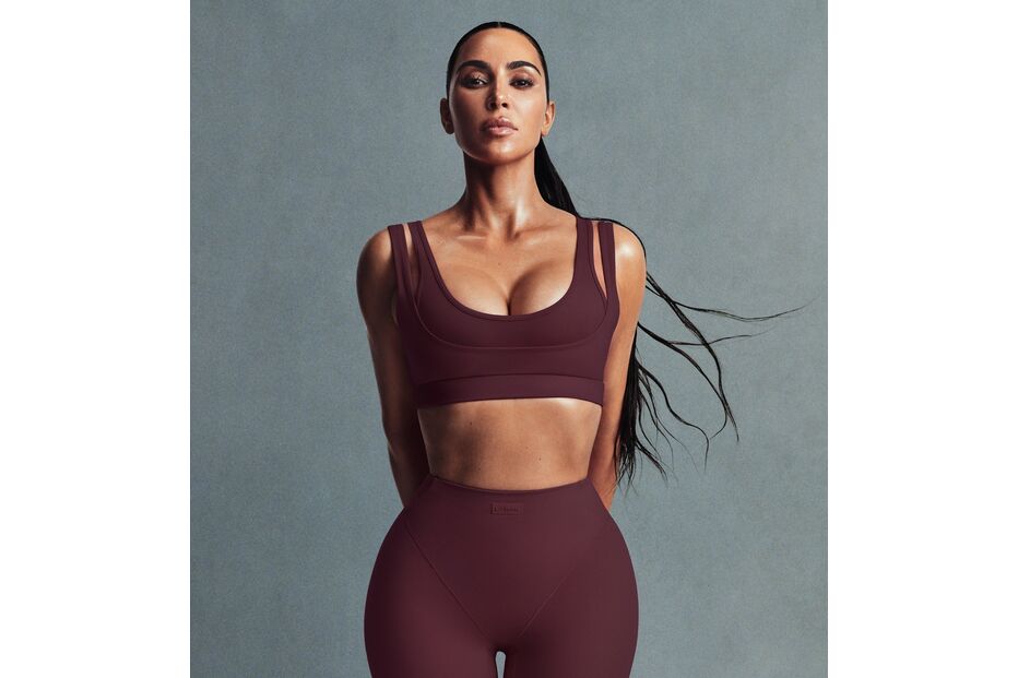Kim Kardashian promove nova coleção de roupa desportiva