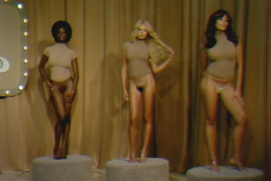 Kim Kardashian lança linha de cuecas com pelos púbicos da SKIMS