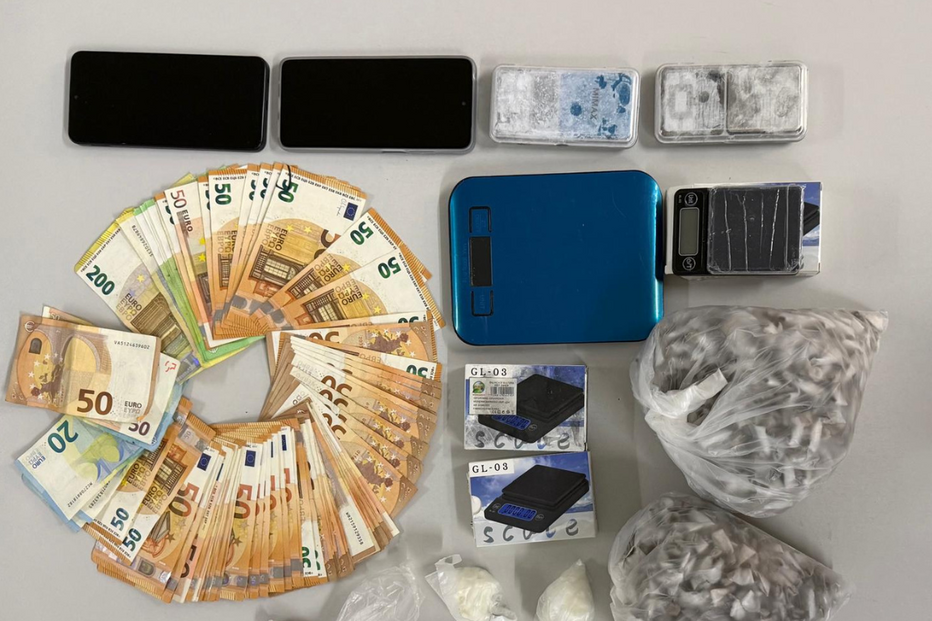 PSP apreendeu droga, dinheiro e balanças digitais