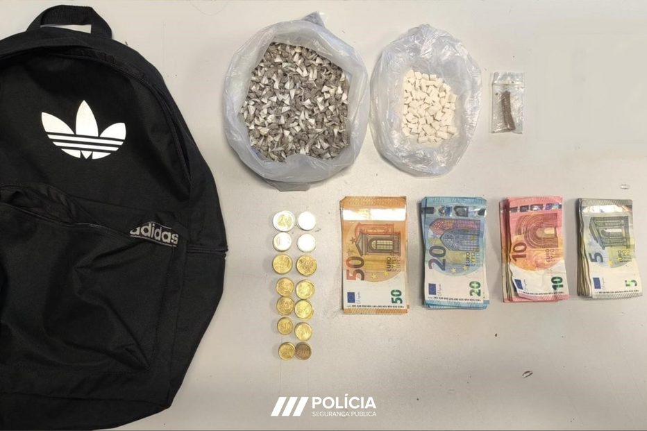 Homem apanhado na rua Doutor Nuno Pinheiro Torres com mais de mil doses de heroína