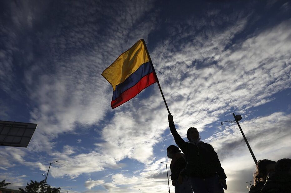 Colômbia investiga contrato de passaportes com Portugal; Petro critica ação