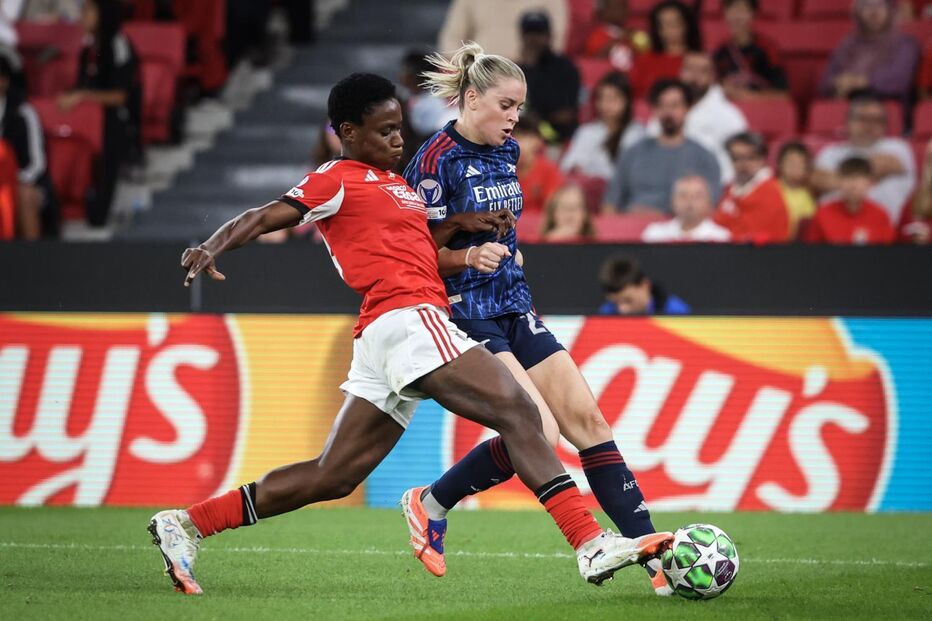 Benfica perde com Arsenal na Champions feminina; destaque para Beth Mead e Alessia Russo
