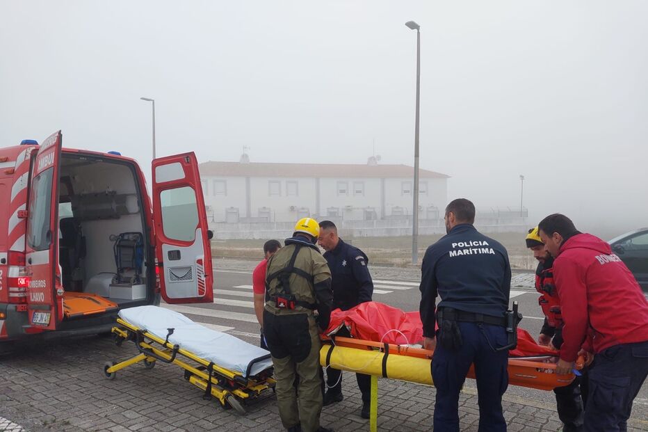 Homem com dificuldades respiratórias resgatado de navio mercante em Aveiro