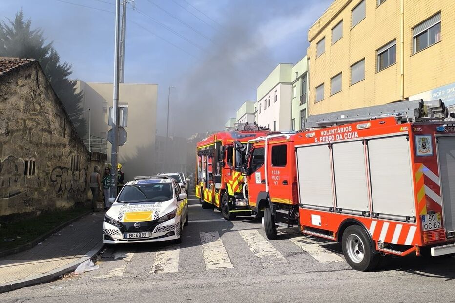 Incêndio deflagra em garagem em Rio Tinto