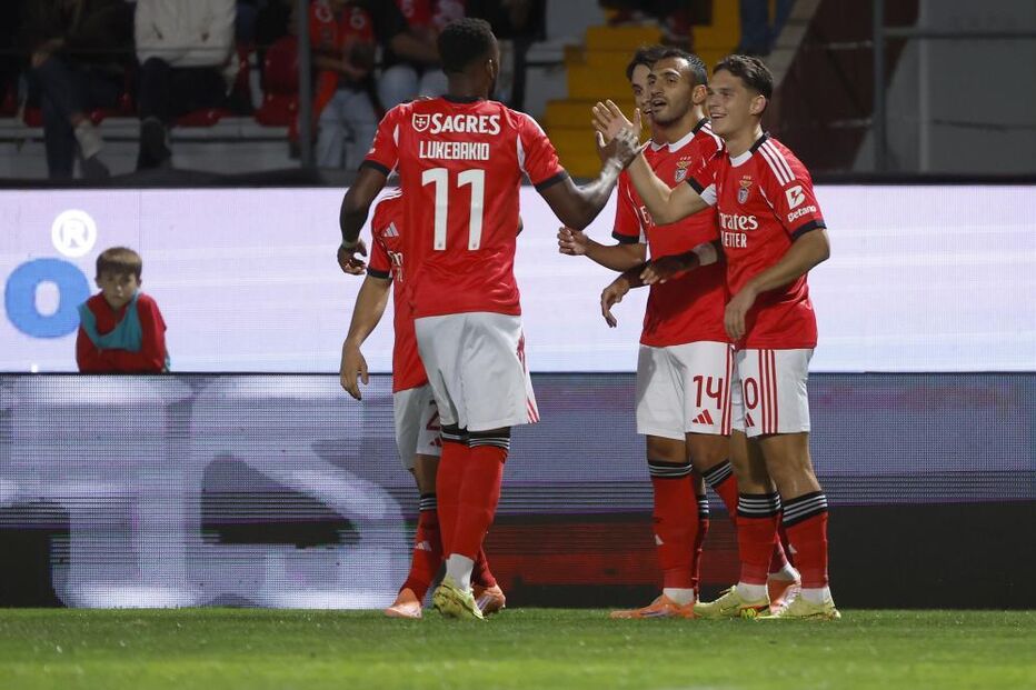 Benfica a vencer por 1-0 com golo de Pavlidis na Taça de Portugal