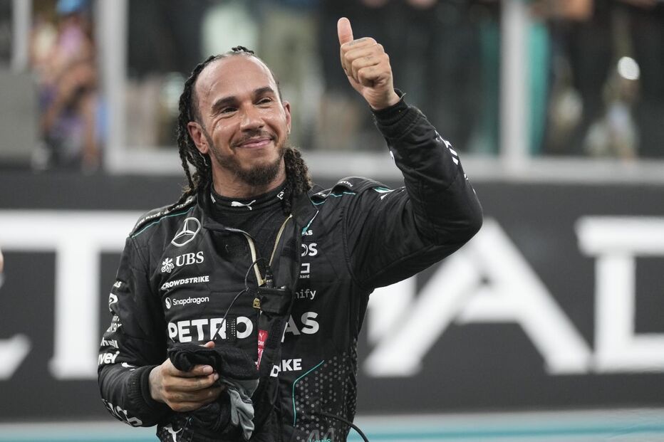Lewis Hamilton aliena coleção de carros por valor elevado
