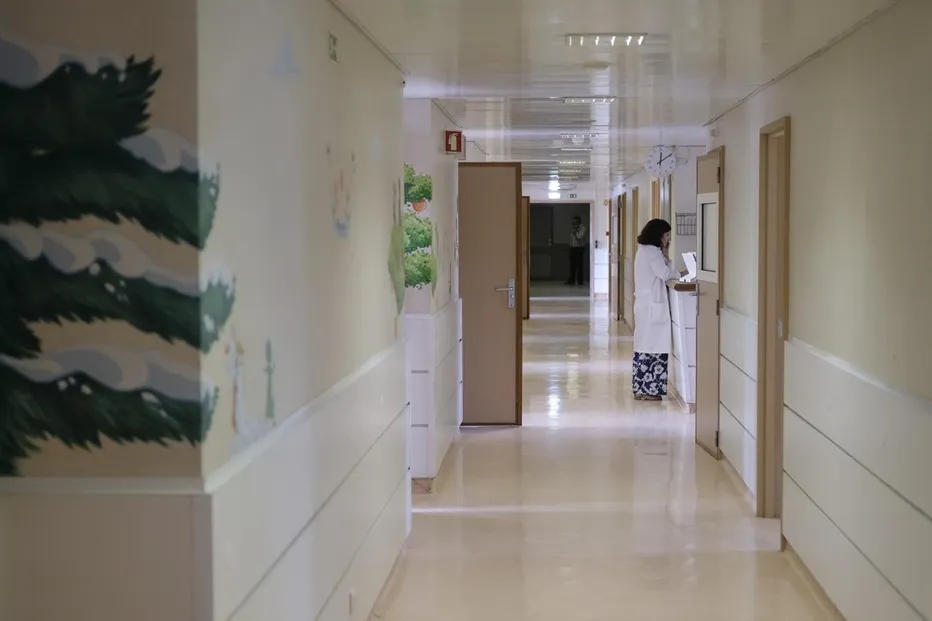 Nove em cada 10 centros de saúde com falta de material básico no último ano