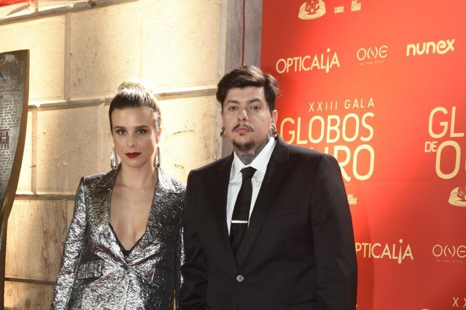 Agir e a mulher revelam o sexo do bebé numa festa com amigos e família