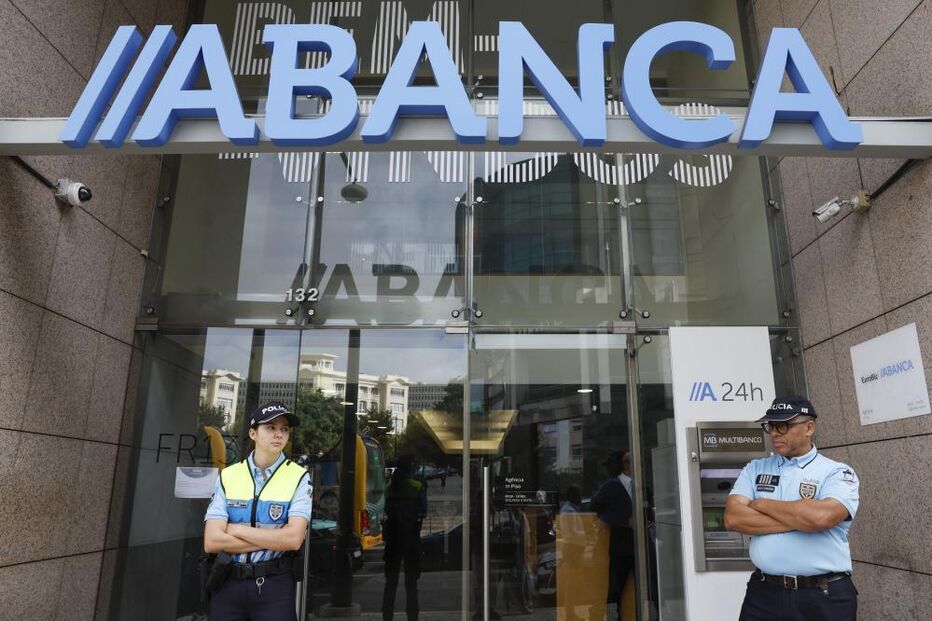 Clientes do Eurobic/Abanca protestam em Lisboa após lesões financeiras