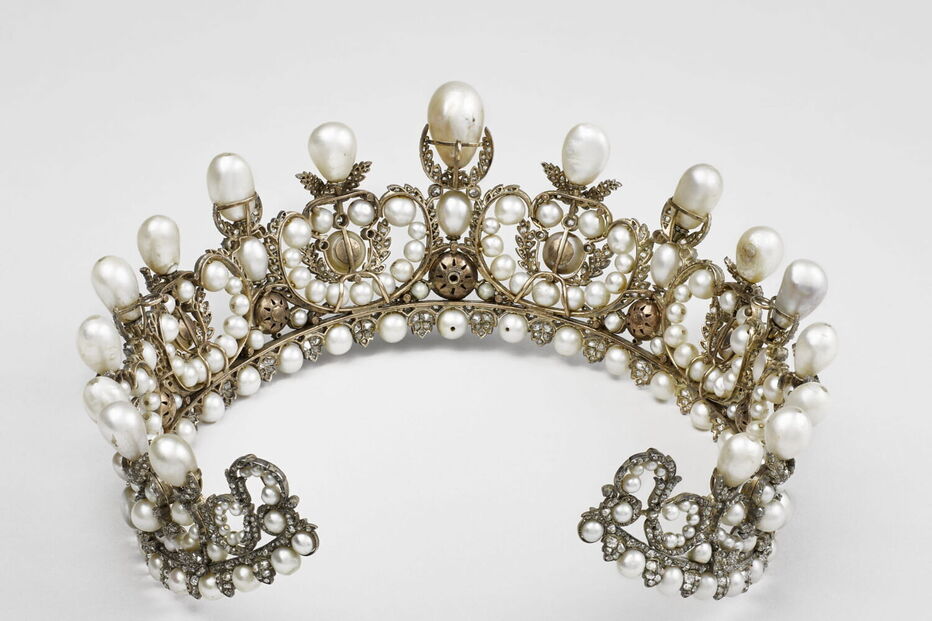 Roubo no Louvre: Tiara da imperatriz Eugénia entre as joias furtadas