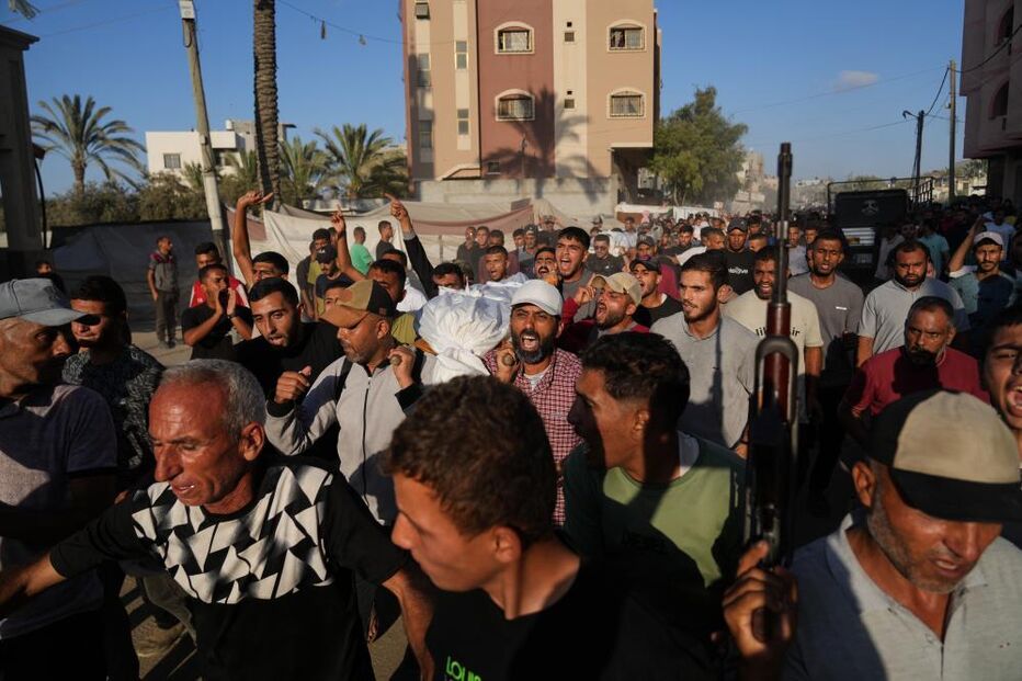 Funeral de uma das vítimas do ataques israelitas de domingo em Gaza