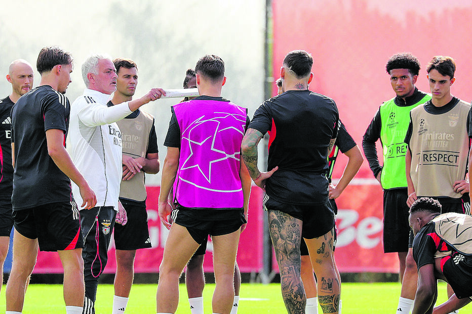 José Mourinho, no treino desta segunda-feira, avisou equipa para o que a espera em Newcastle
