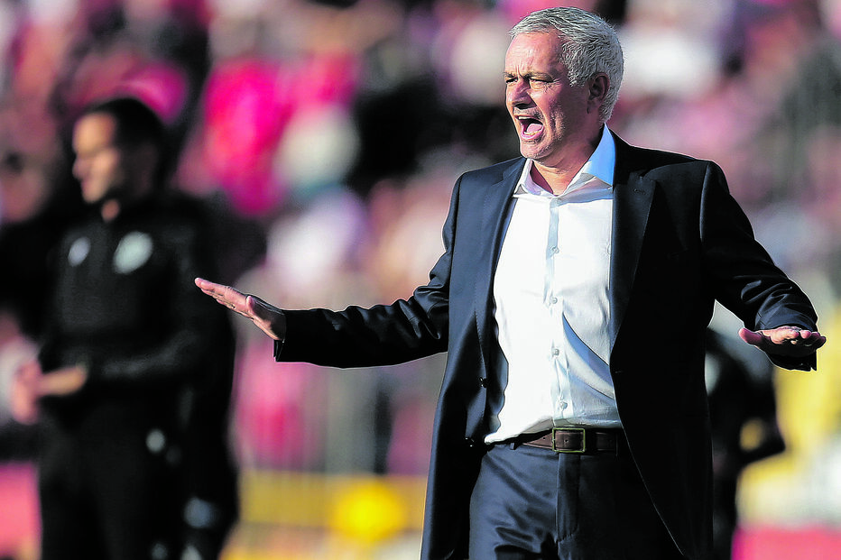 José Mourinho tenta esta noite dar ao Benfica os primeiros pontos nesta edição da Champions