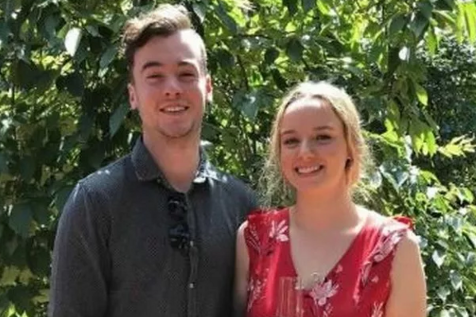 Influencer Stacey Hatfield morre após parto em casa; comunidade está em choque