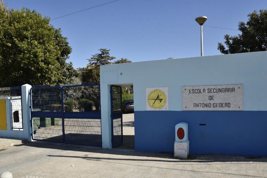 Pavilhão da Escola Secundária António Gedeão, em Almada, encerra por segurança