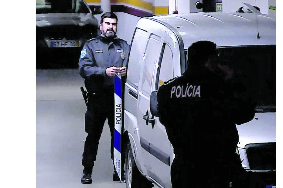 Amante mata com 30 facadas em garagem em Alverca