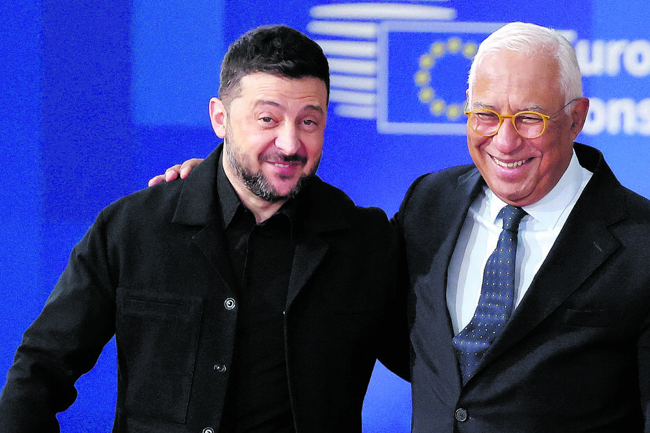 Volodymyr Zelensky com o presidente do Conselho Europeu, António Costa, em Bruxelas